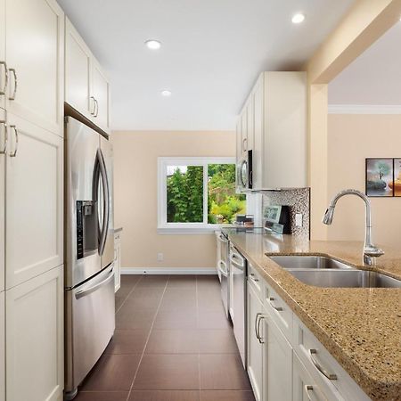 Lovely 3 Bedroom Port Moody Spacious Home 6 People Free Parking Zewnętrze zdjęcie