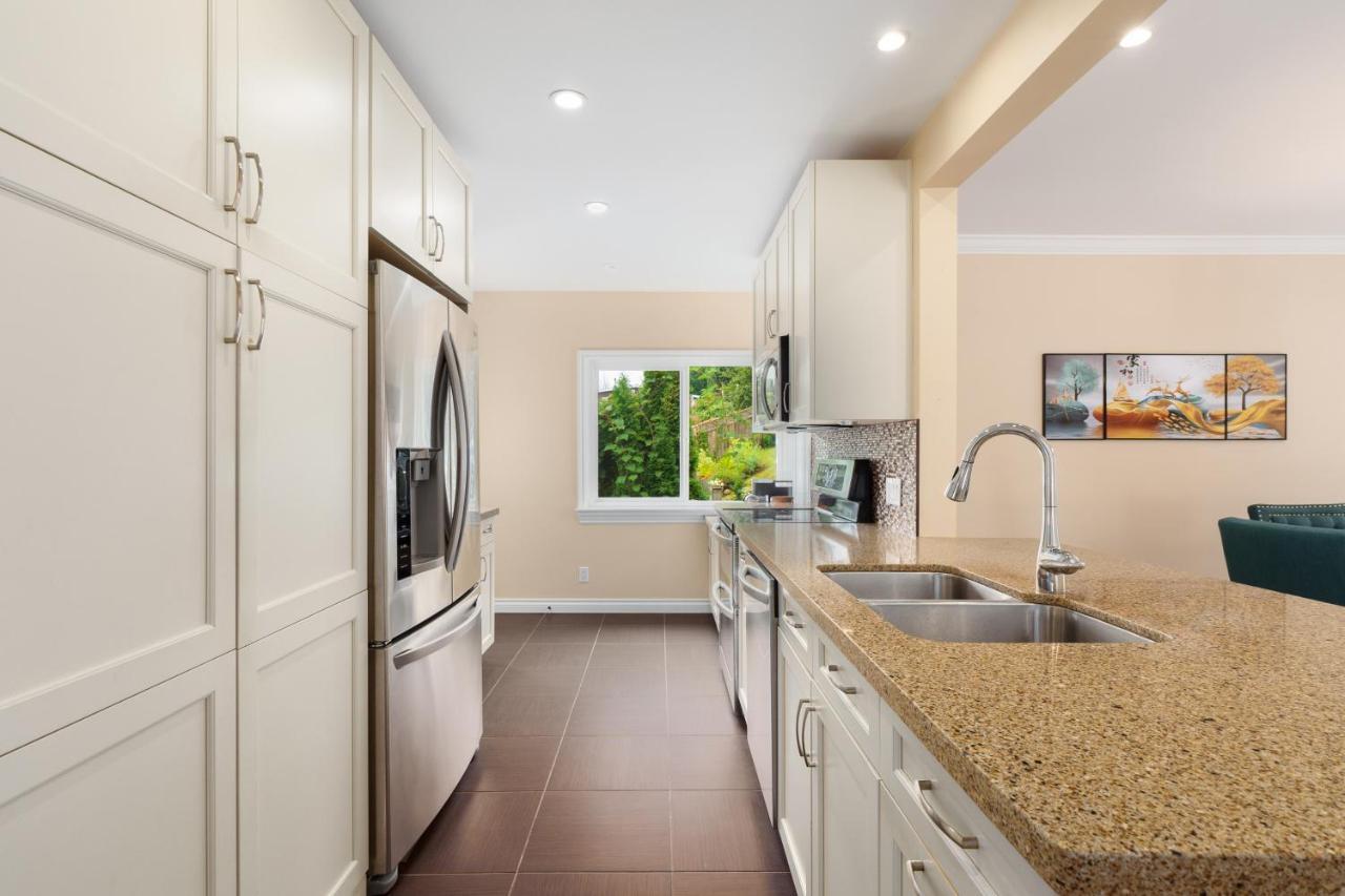 Lovely 3 Bedroom Port Moody Spacious Home 6 People Free Parking Zewnętrze zdjęcie